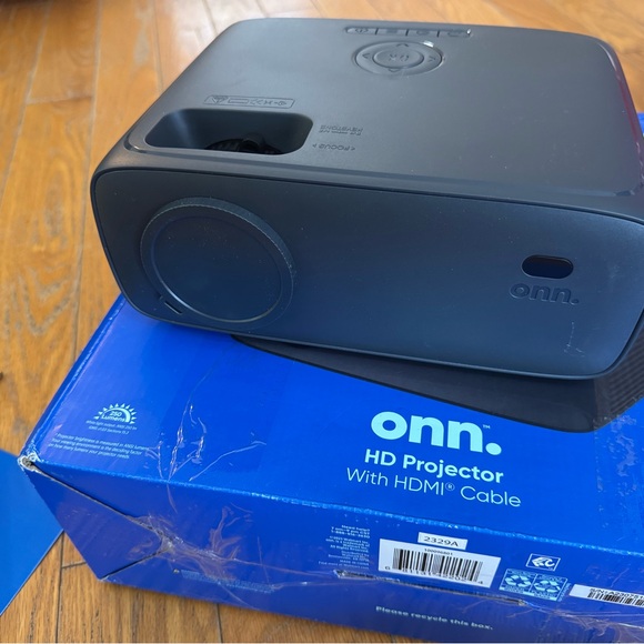 Onn HD Projector 720p - Picture 2 of 3